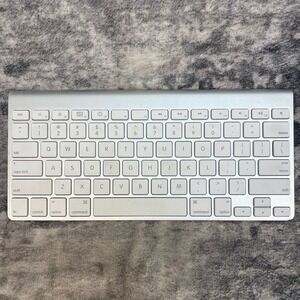 Apple Wireless Keyboard A1314 Bluetooth Aluminum Silver White Mac iPad Genuine